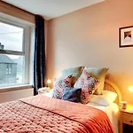 2 Bed In Oc-j30368 *