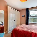 2 Bed In Oc-j30368 *