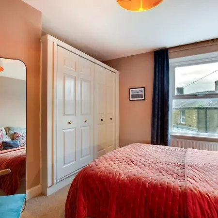 2 Bed In Oc-j30368 *